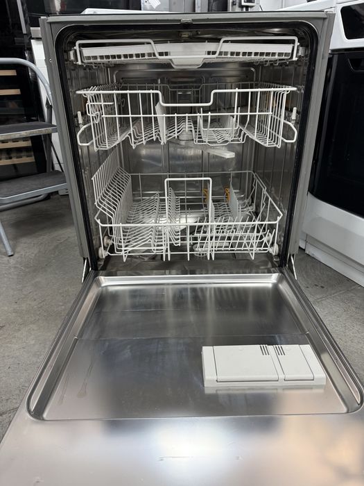 Съдомиялна машина за вграждане MIELE 60см