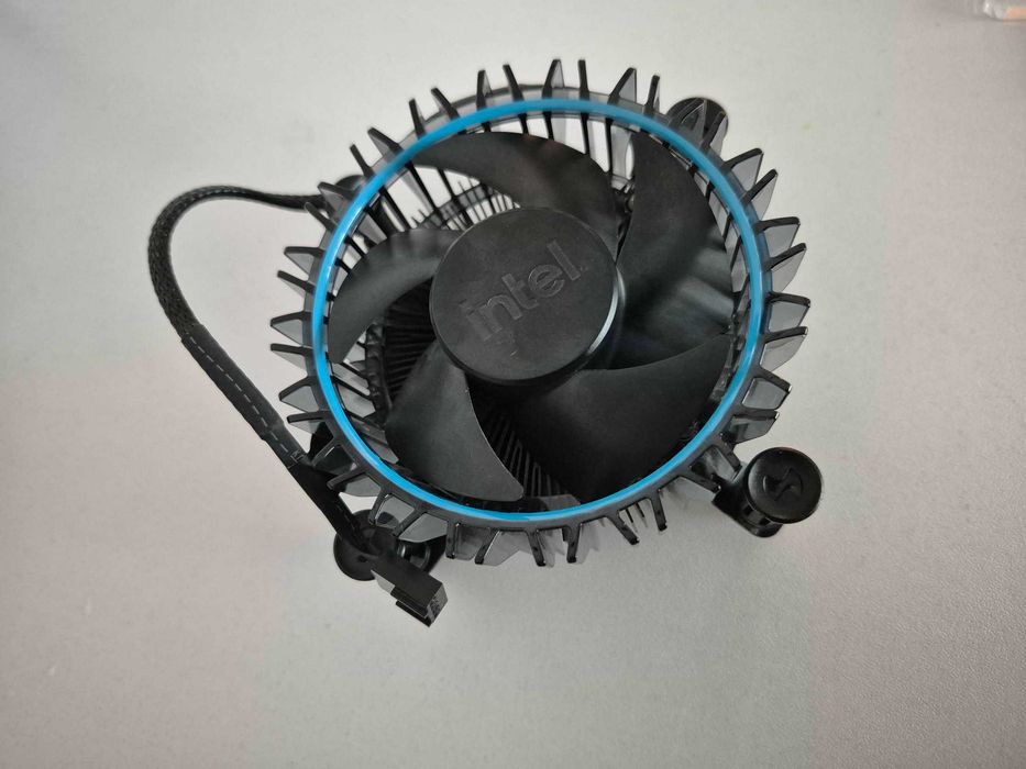Cooler stock Intel Laminar LGA 1700