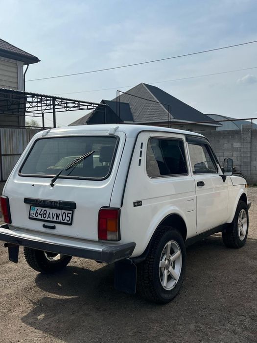 Нива 2121 продам срочно