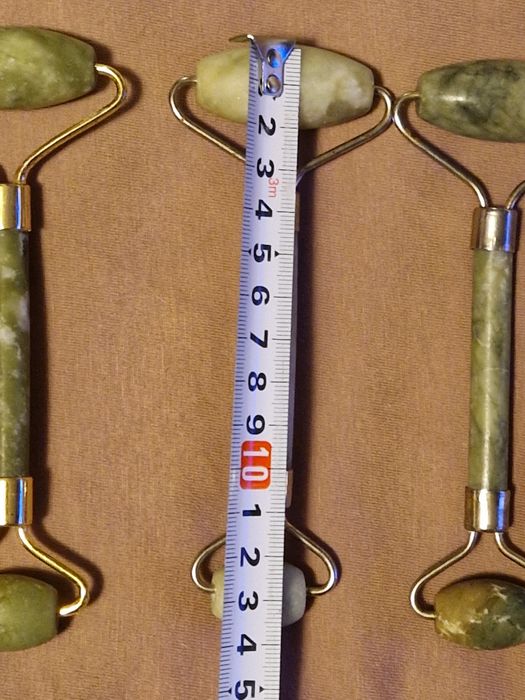 Vând rola masaj facial din jad