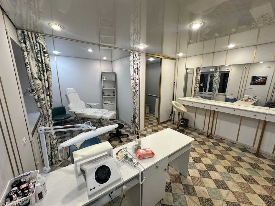 В продаже Салон красоты Мызы 13