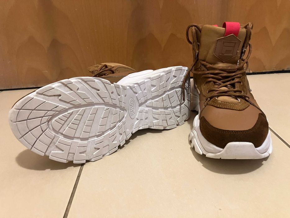 Ефектни спортни обувки от дамска серия - FILA Desert Boot