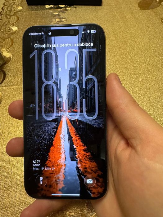 Vand Iphone 15 pro ca nou