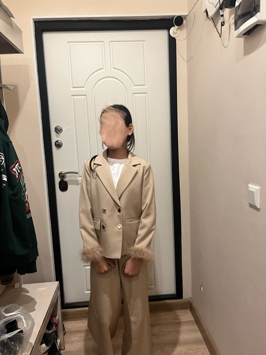 Костюм бежевый