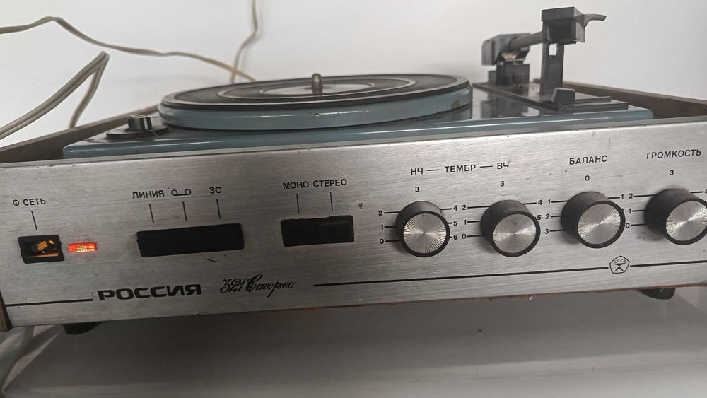 продам магнитолу  "РОССИЯ  321 СТЕРЕО"