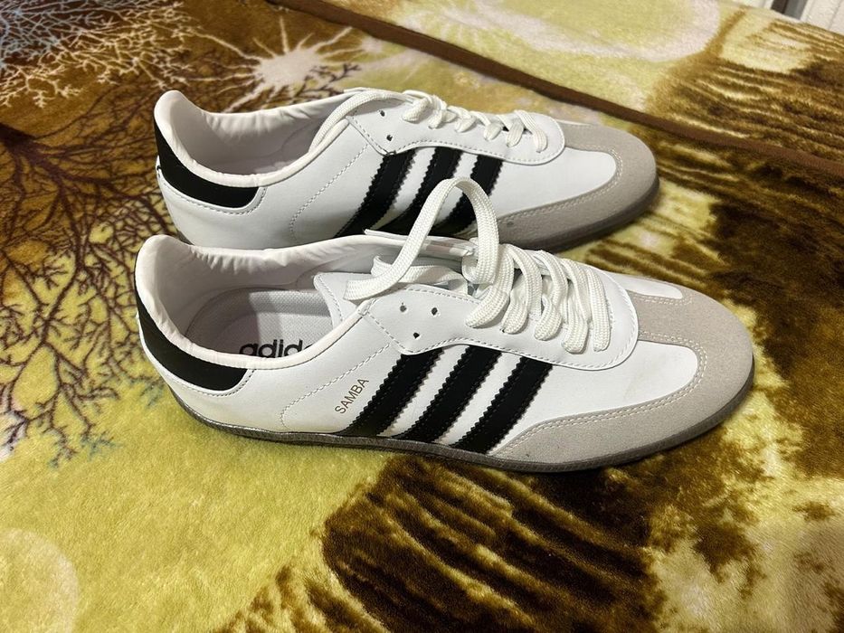 Кроссовка сатылады