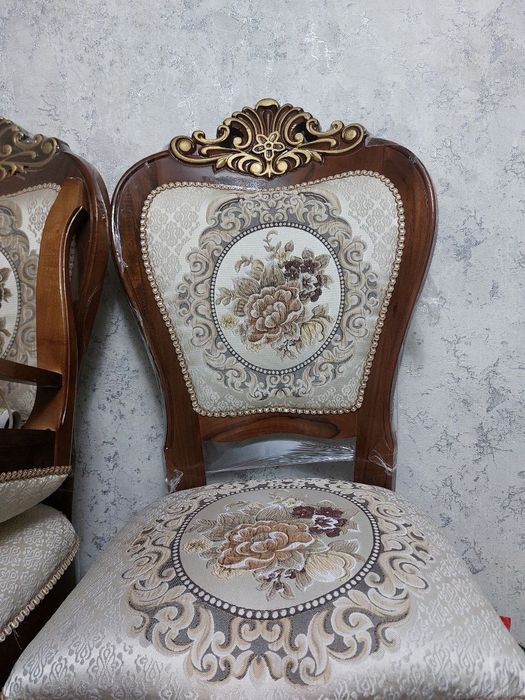 Стол 10 та стули билан срочно сотилади