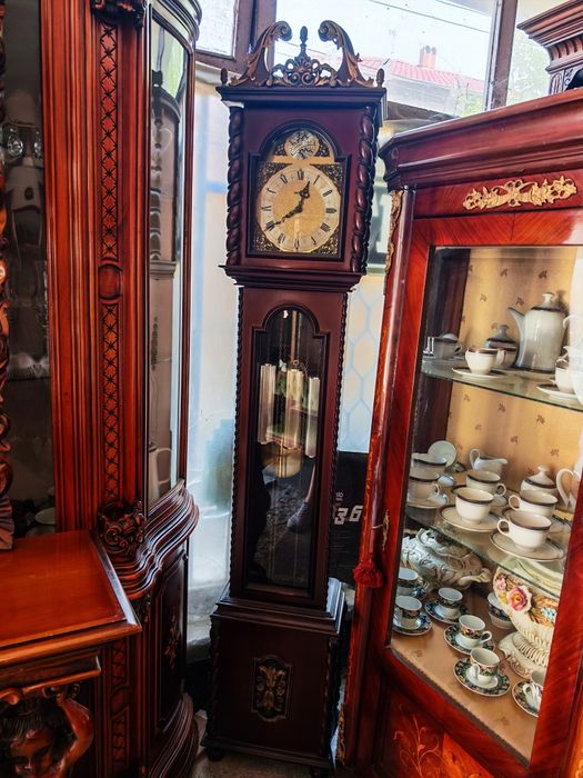 Красив паркетен часовник