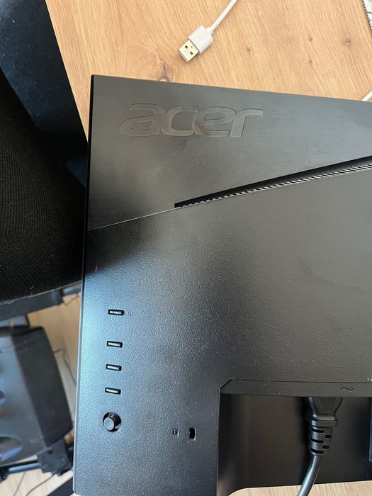 Vând monitor acer nitro 100 hz cu ecranul spart