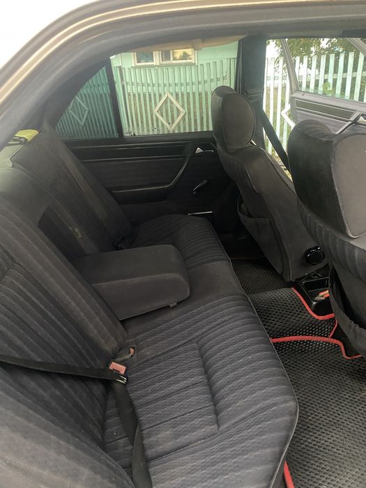 Mercedes E230 W124