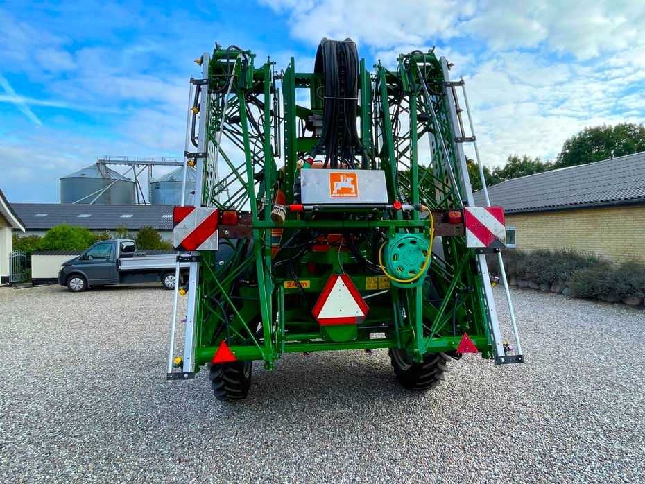 Met erbicidat tractat Amazone UG 3000 NOVA cu 24 m an 2020 Hardi Comander Navigator Rau John Deere Case Claas New Holland Same Deutz Fendt Valtra