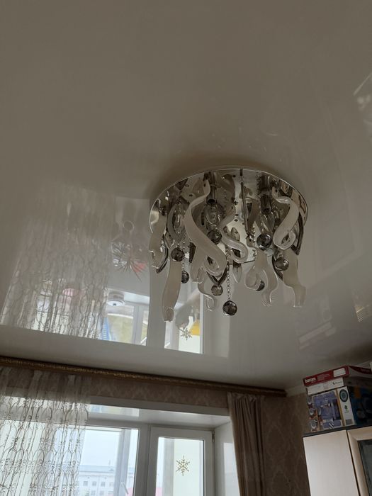 Продам люстра в отличном состоянии
