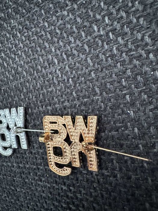 Нови брошки  с камъчета Wang