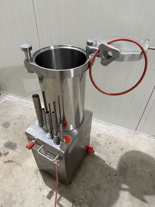 Malaxor carne clipsator sprit cu imperechere sprit hidraulic handtmann