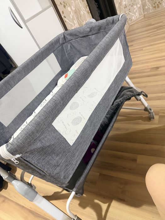 Кроватка на колесиках