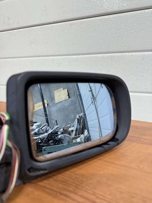 Правое боковое зеркало на бмв е38