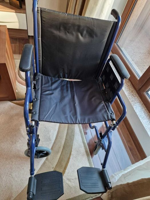 Scaun cu rotile pliant ptr transport varstnici sau dizabili - ca nou !