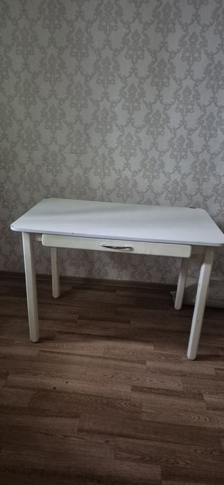 Продам кухонный стол
