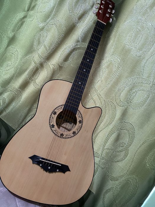 Chitară acustică Jielisi (model Cutaway) + Husă inclusă – Ca nouă