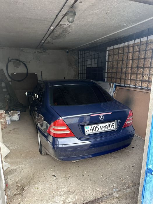 Продам мерс в отличном состояний.