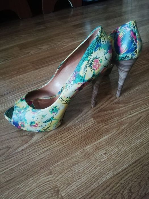 Туфли, Италия