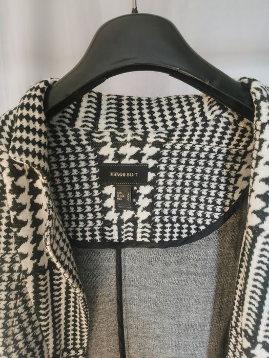 sacou Mango Suit cu model