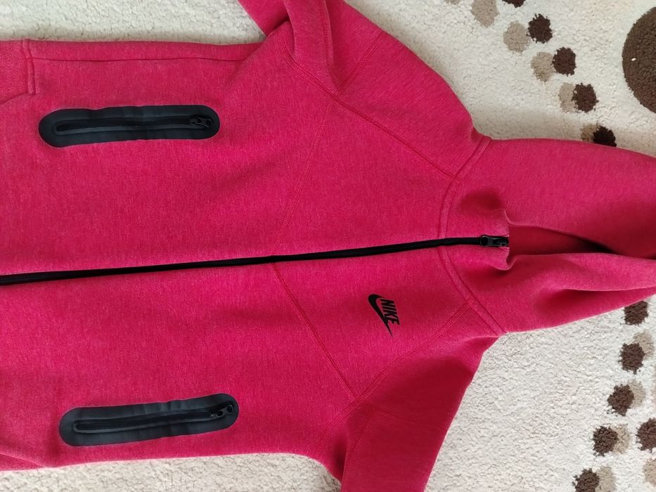 Vand bluza Nike Tech rosu marimea 147-158