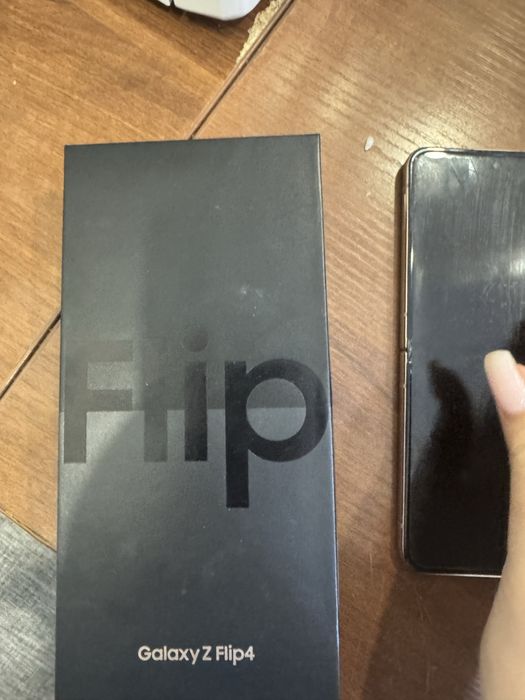 Продам samsung galaxy Flip 4 5G