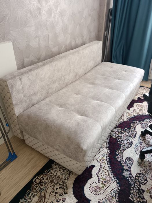 Продам диван серый