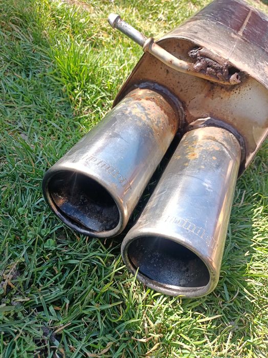 2 Tobe eșapament  sunt ambele de pe golf 4