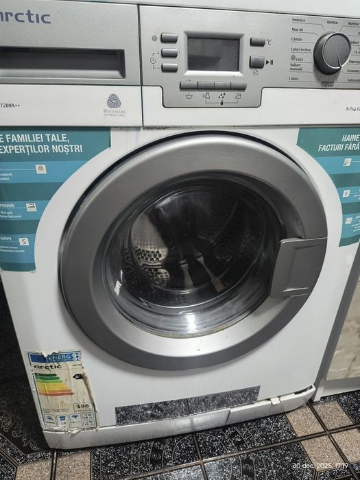 Vând mașina de spălat Artic