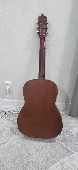 Продам гитару за 13500тг