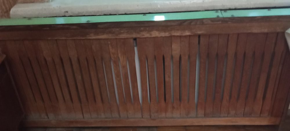 Деревянная декоративная решетка экран радиатора