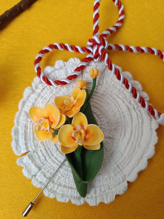 Brosa orhidee din portelan rece