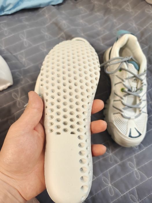 Оригинальные кроссовки Humto