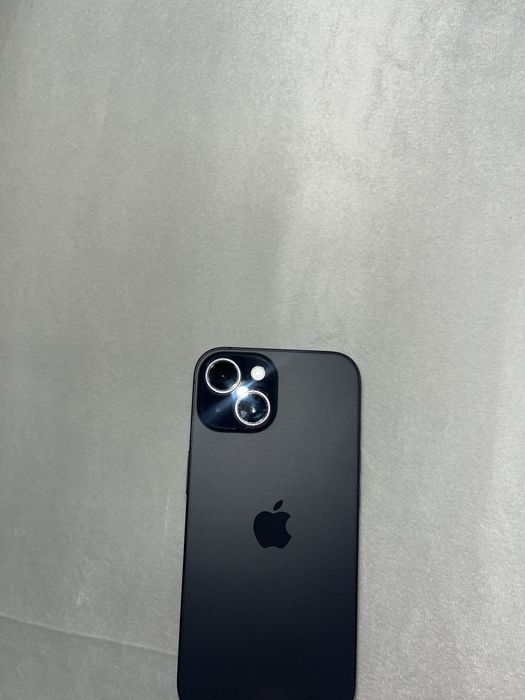 iPhone 15 почти новый 128ГБ
