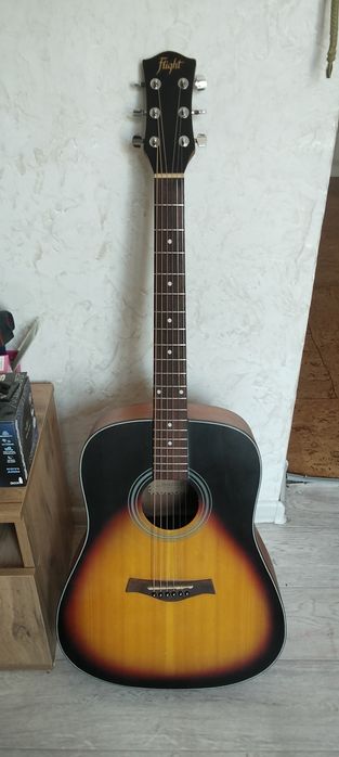 Продам гитару ..