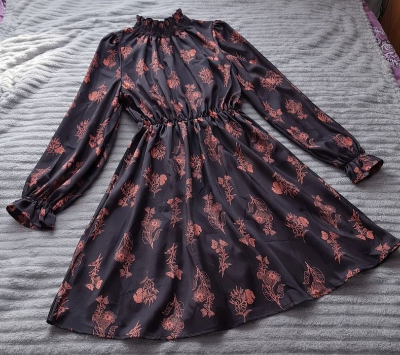 Продам костюм и платье