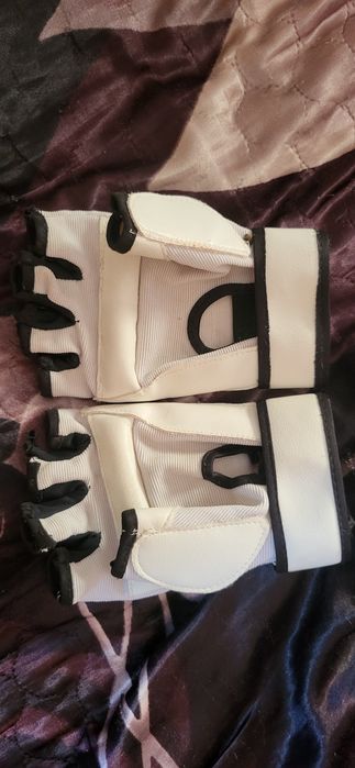 Продам перчатки для киокушинкай каратэ