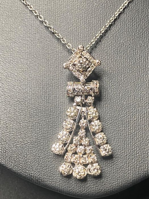 Продам кулон с бриллиантами