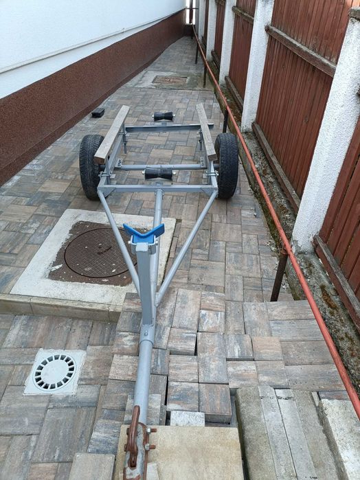 Vând periodic barca