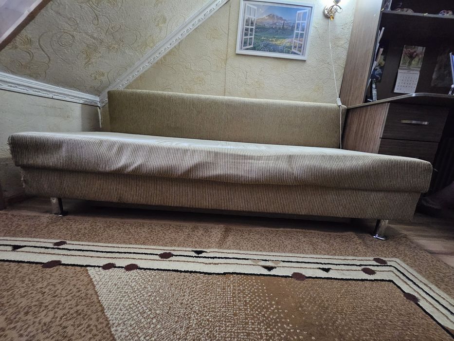 Срочно продам диван