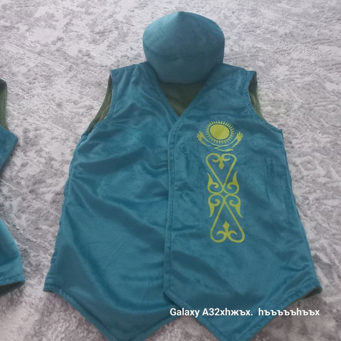 ұлттық жакеттер тақиясымен