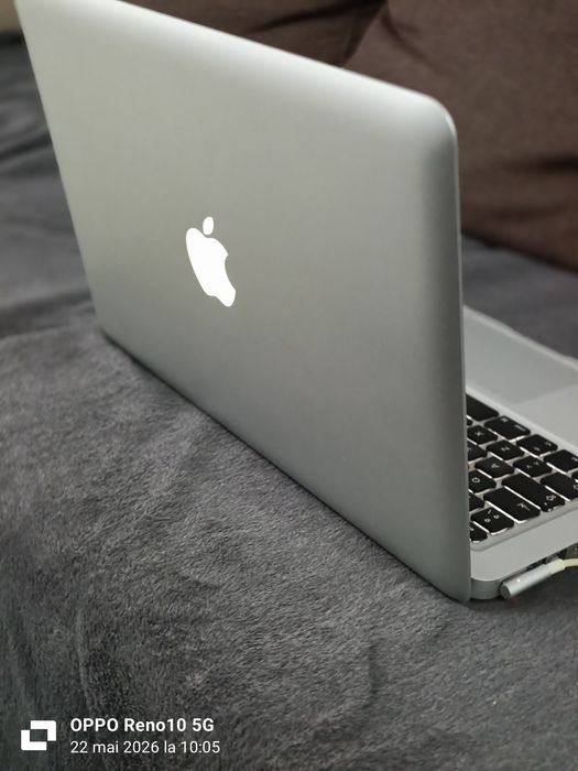 Vând mac book pro 2010