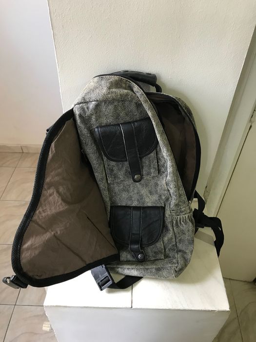 Rucsac din piele nou cu multe buzunare