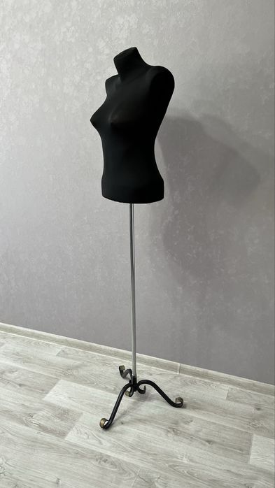 Продам маникен на стойке