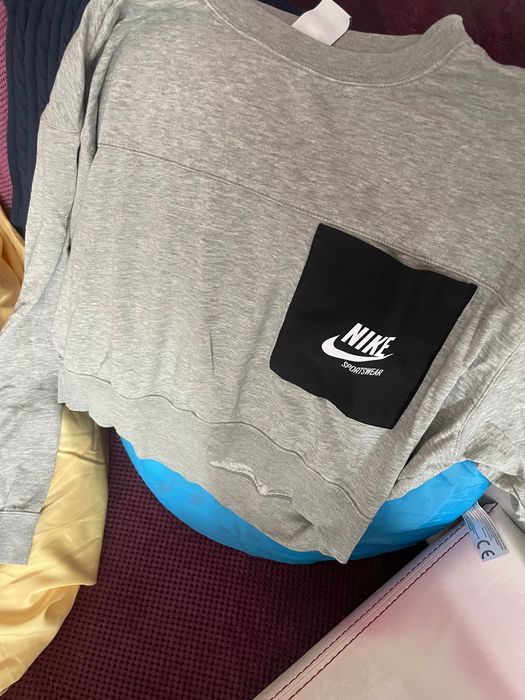 Сива спортна блуза Nike