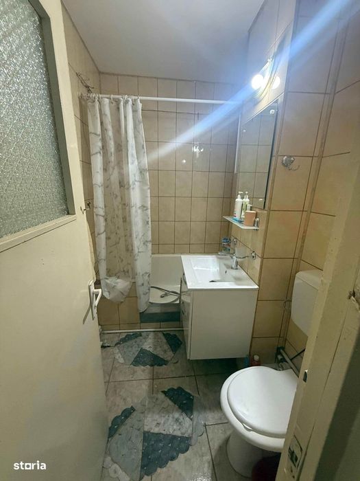 De vânzare apartament 3 camere decomandat 65 mp