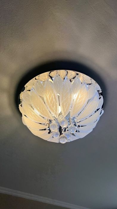 Продам люстру для зала