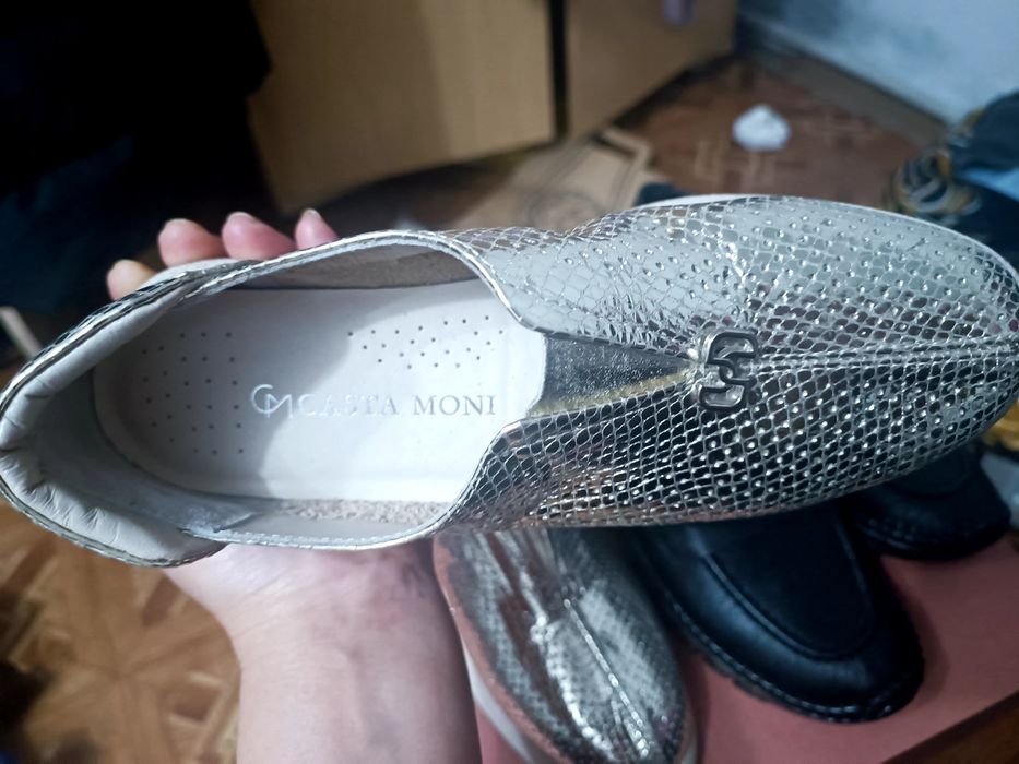 Женские кожаные обуви